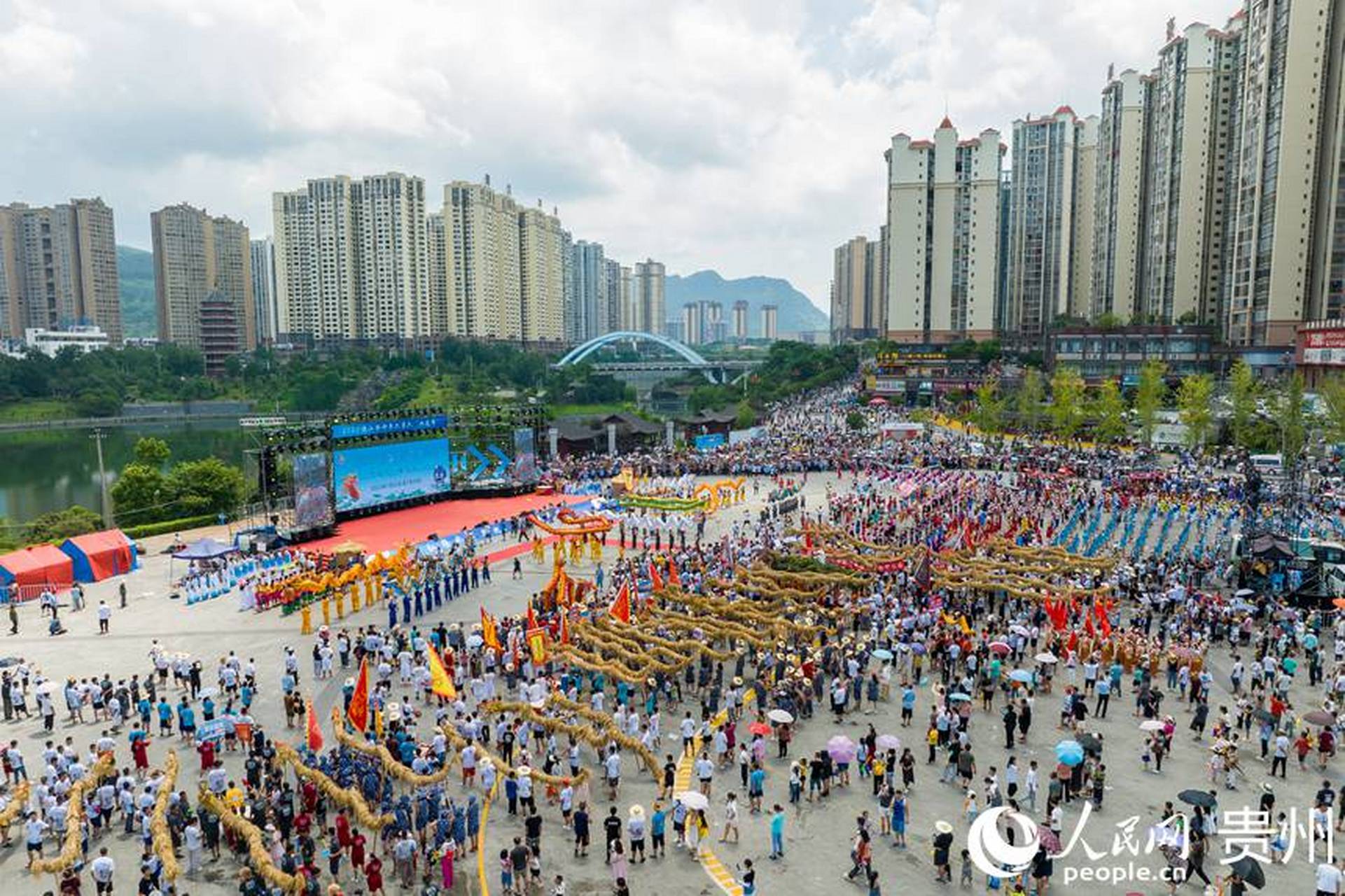 近日,2023德江癸卯年六月六"水龙节"在贵州省铜仁市德江县玉龙广场