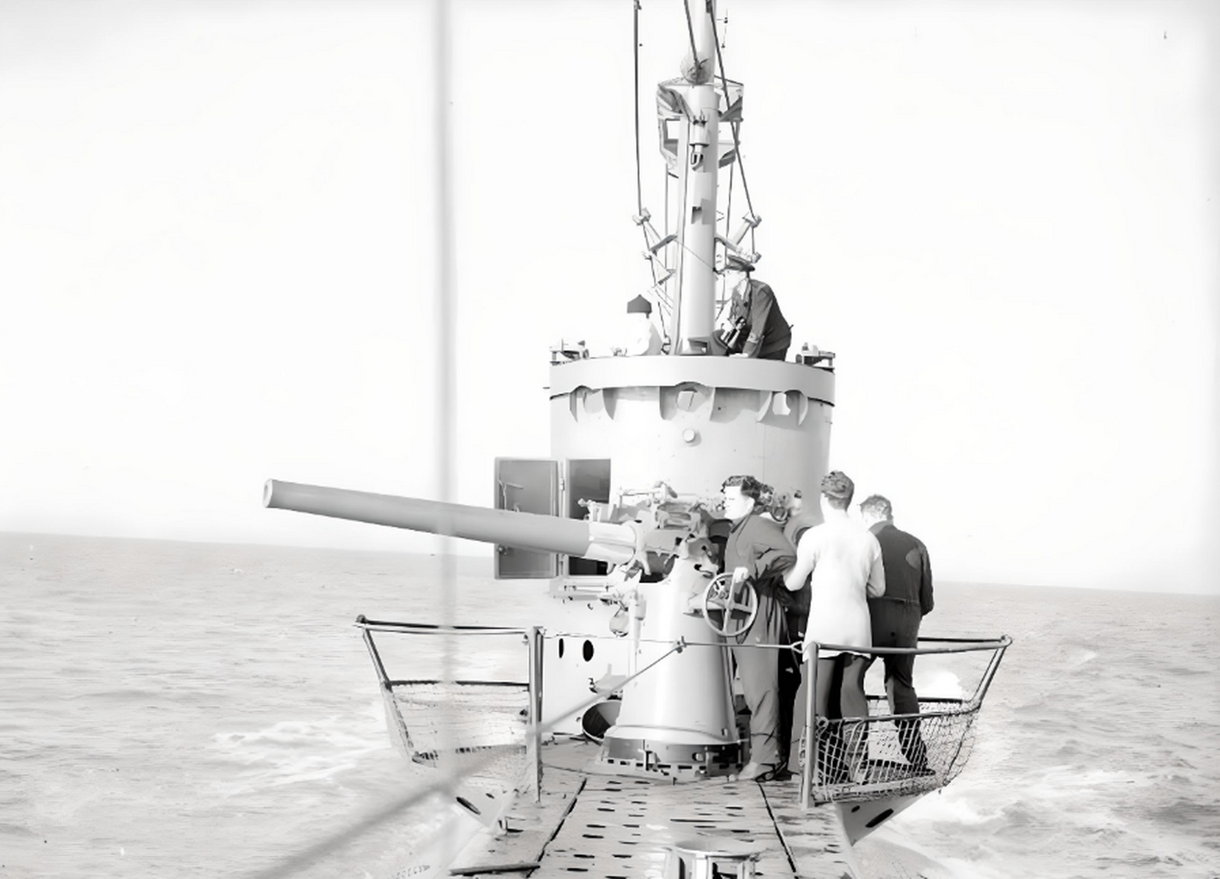 1943年11月4日,英国皇家海军s级潜艇太阳鱼号在朴茨茅斯海域试航.