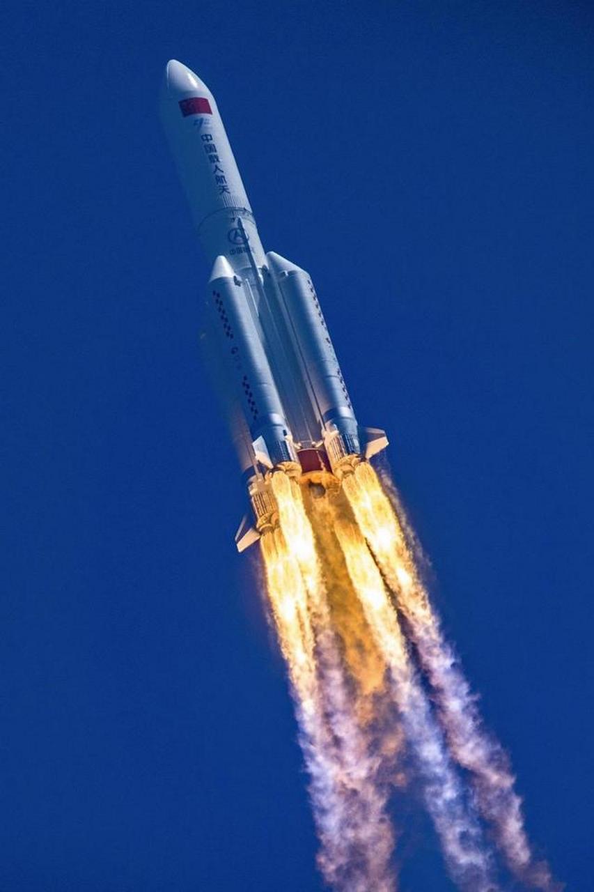 他是焊接火箭"心脏"中国第一人, 焊枪停留在管壁不能超过0.01秒.