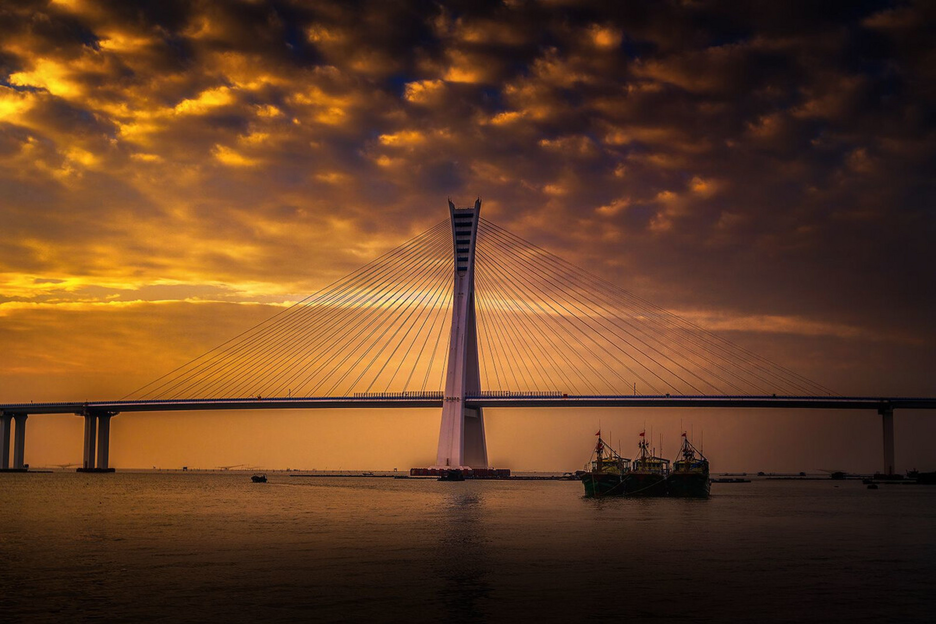 中国第一座跨断裂带大桥——海南海文大桥