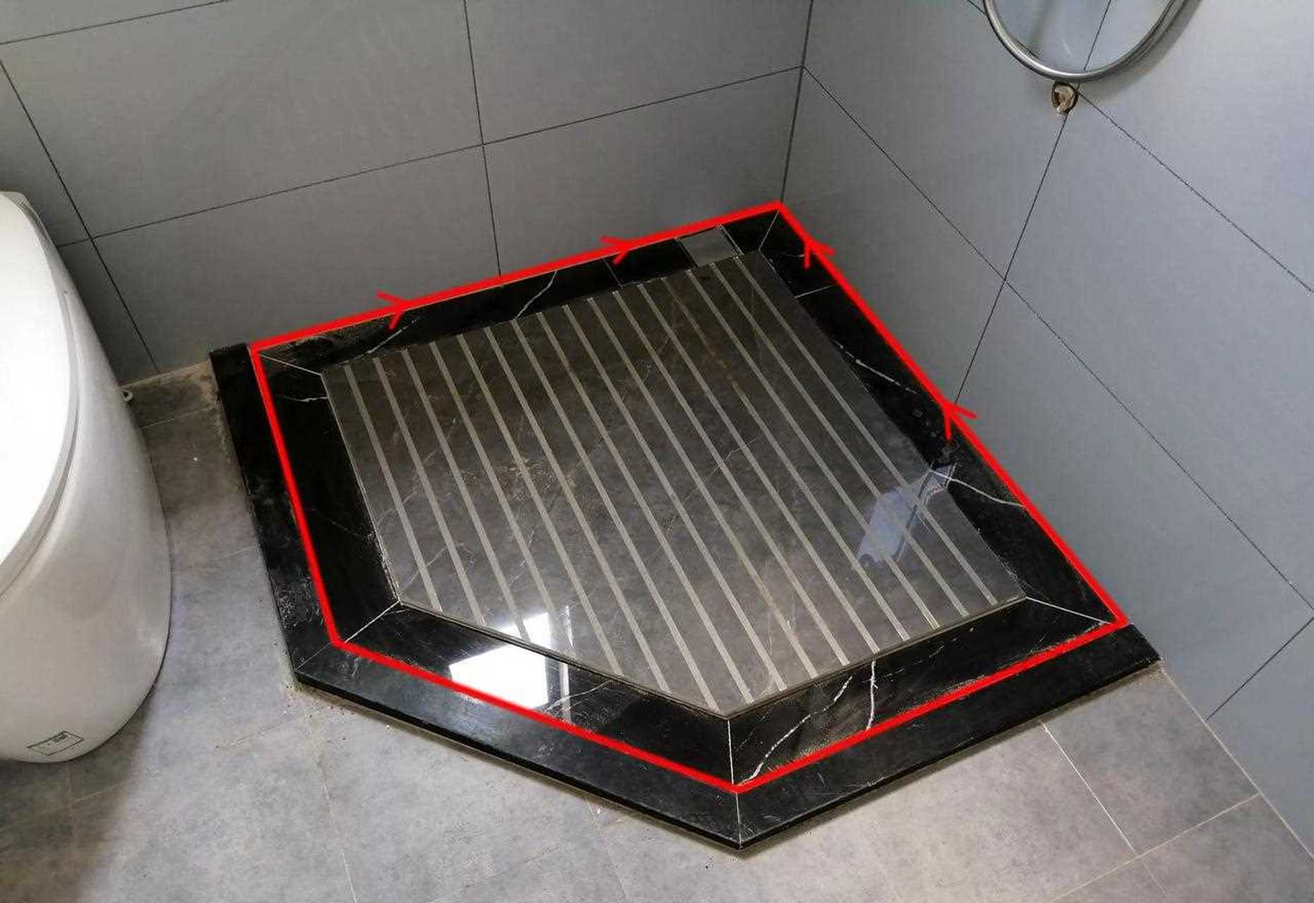 新房装修,在淋浴间做排水槽,洗澡不用担心积水,排水非常顺畅.