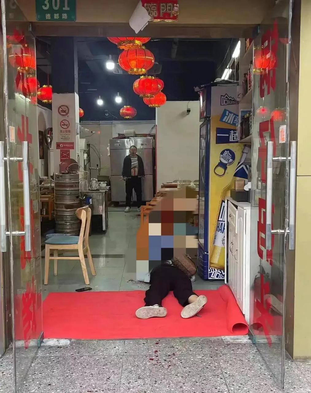 照片中,上海宝山凶杀案犯罪嫌疑人呆在现场,刑事司法政策明确,犯罪