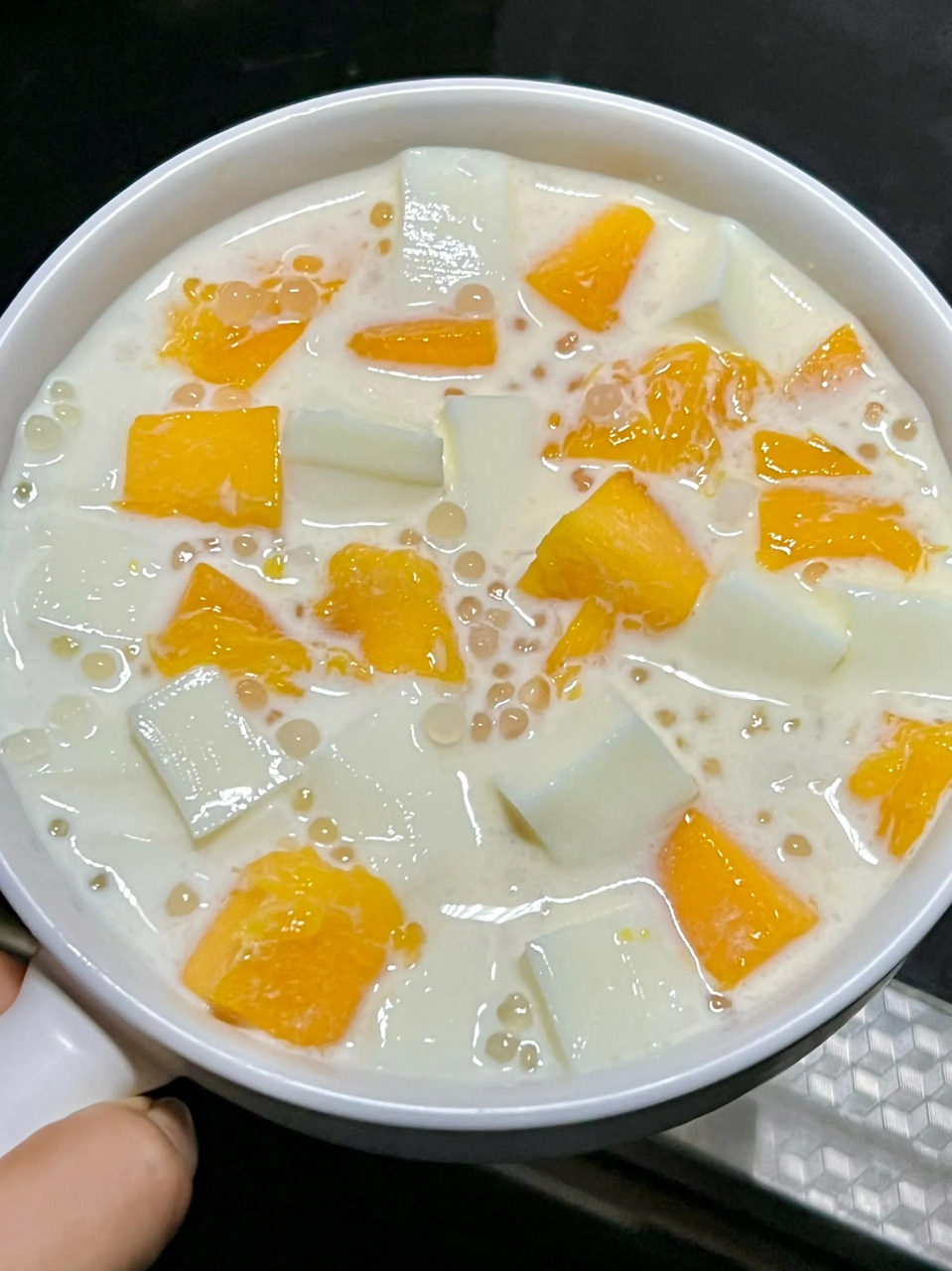 芒果奶冻西米露这个真的巨好吃啊  自制低卡甜品一口惊艳的程度  清甜