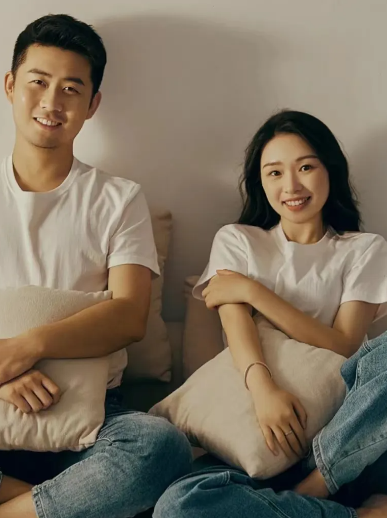 我每个月往老婆卡里存五万 李明和妻子小丽生活幸福,但李明工作忙碌