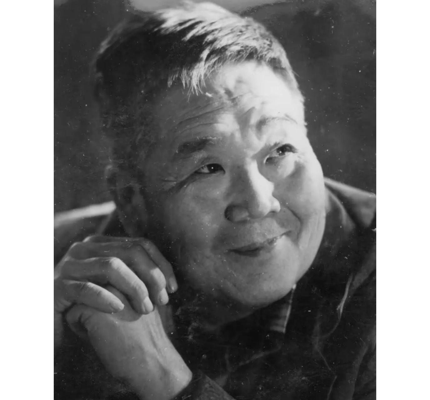 "敌炮团长"邵冲飞 邵冲飞,1926年7月18日生,天津人,中国戏剧家协会