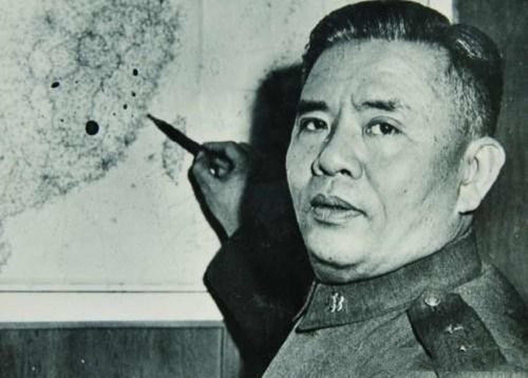 郑介民任国防部次长之后,对保密局局长这个兼职仍然不打算放弃,因而和