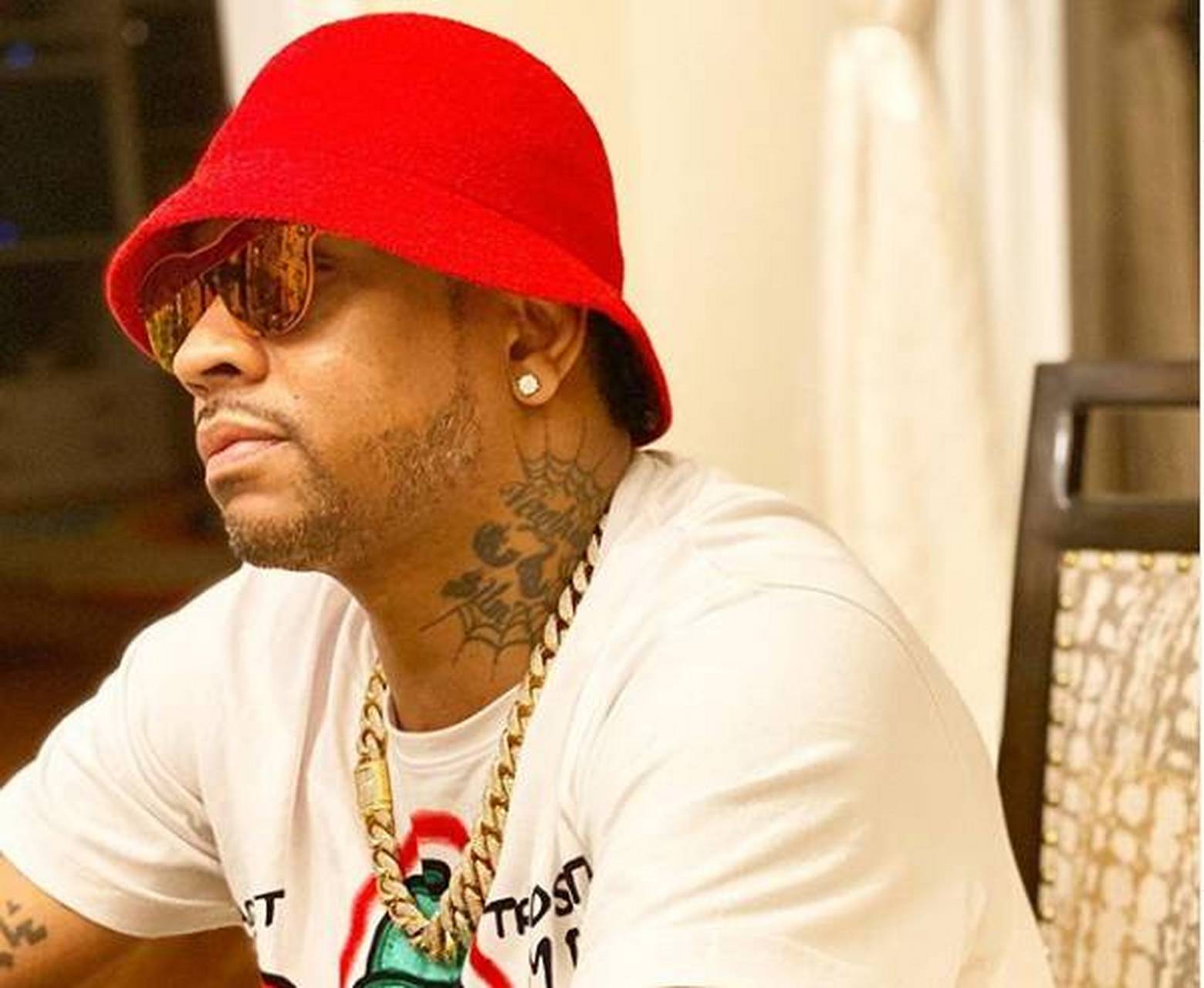 【艾弗森晒照祝自己45岁生日快乐】艾弗森1975年6月7日出生于美国