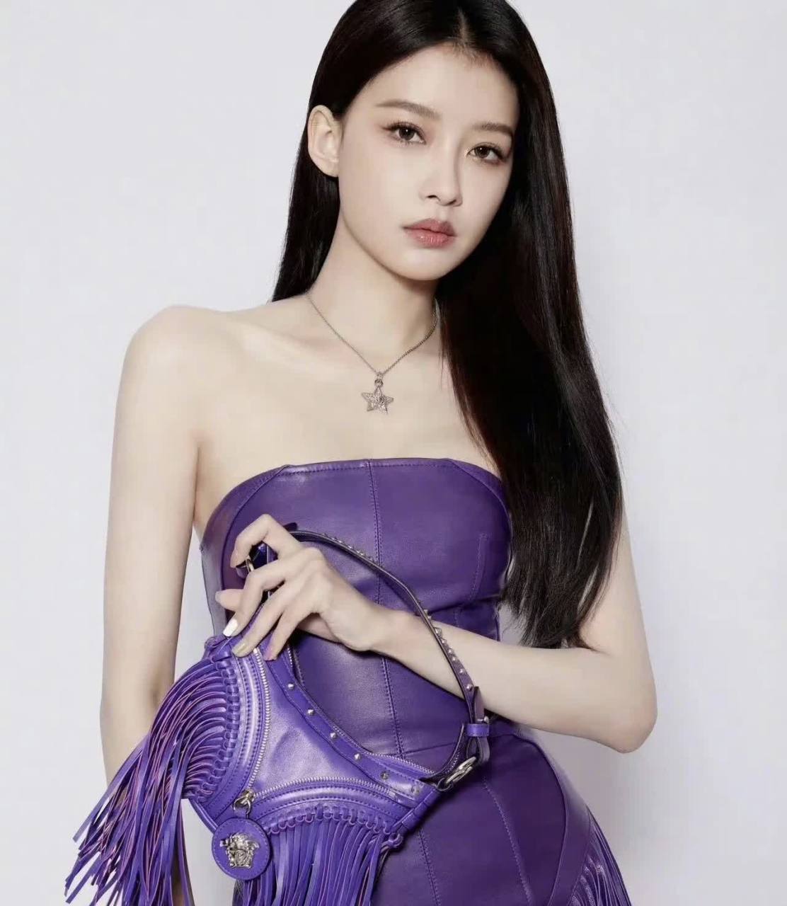 紫色流苏皮裙,别致又漂亮!  #孙怡