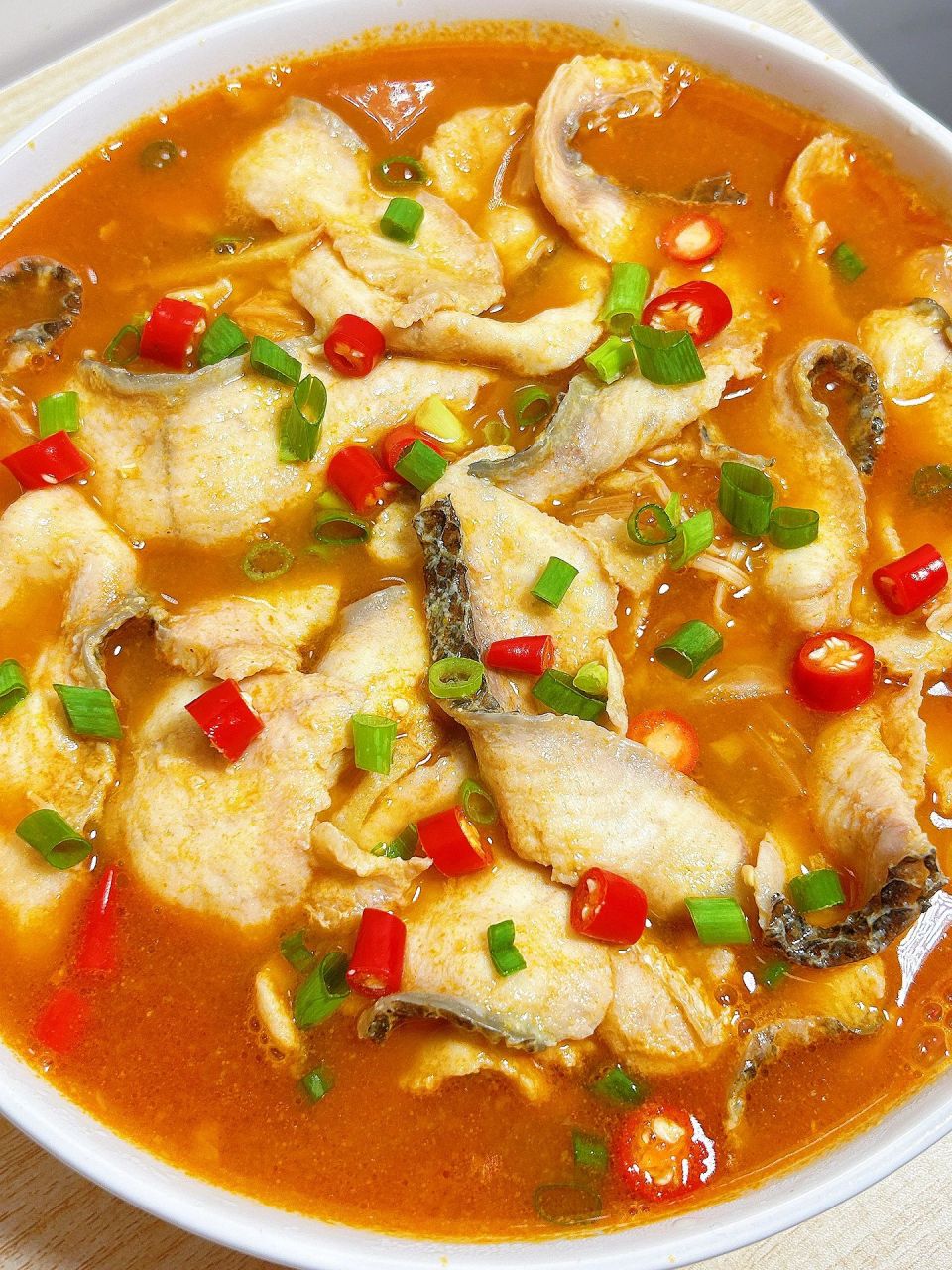 巨下饭的贵州红酸汤鱼片做法,超级简单快手  宝子们晚上好!