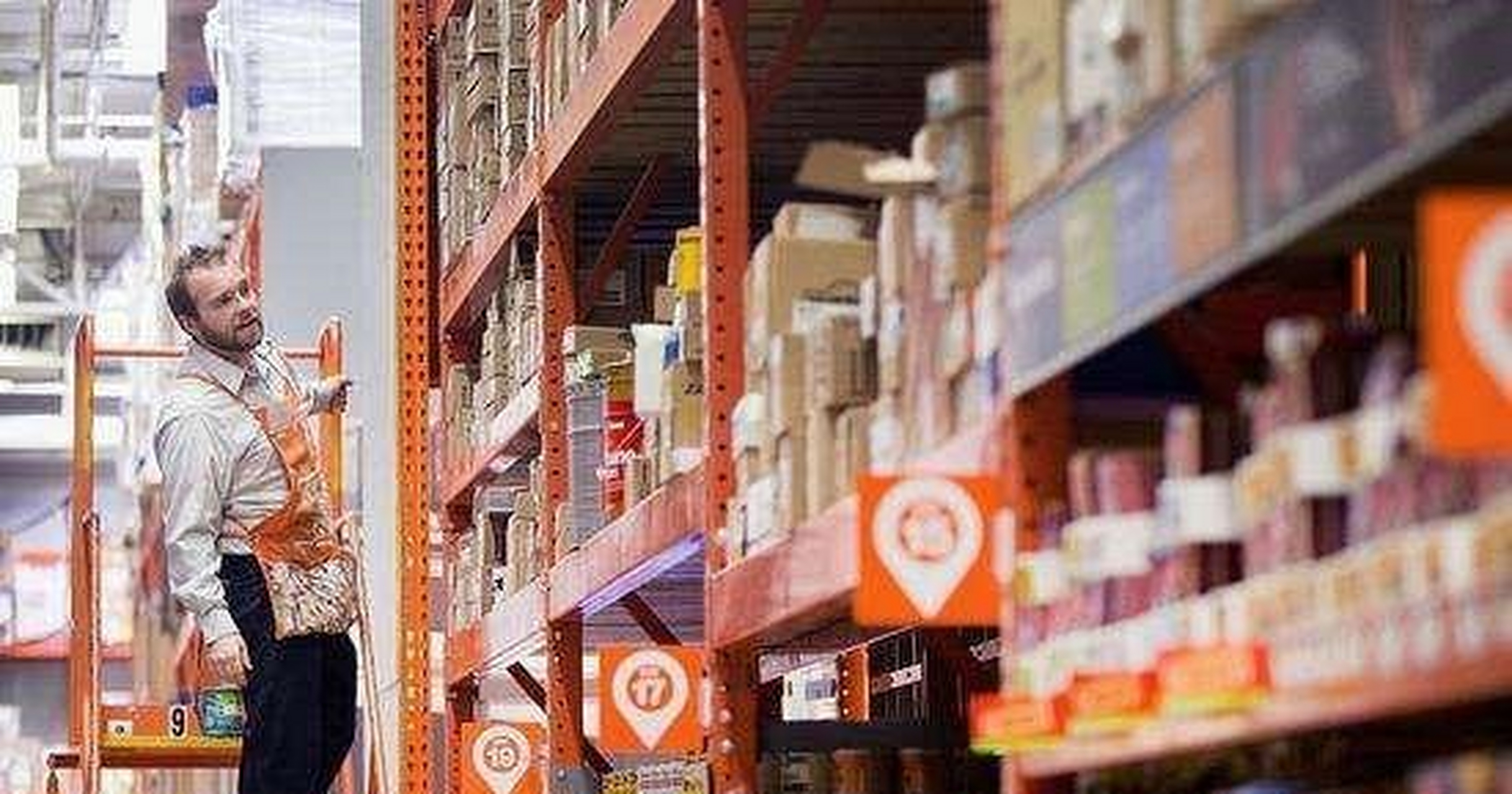 家得宝创始人伯纳德·马库斯和亚瑟·布兰克原本是职业经理人,担任