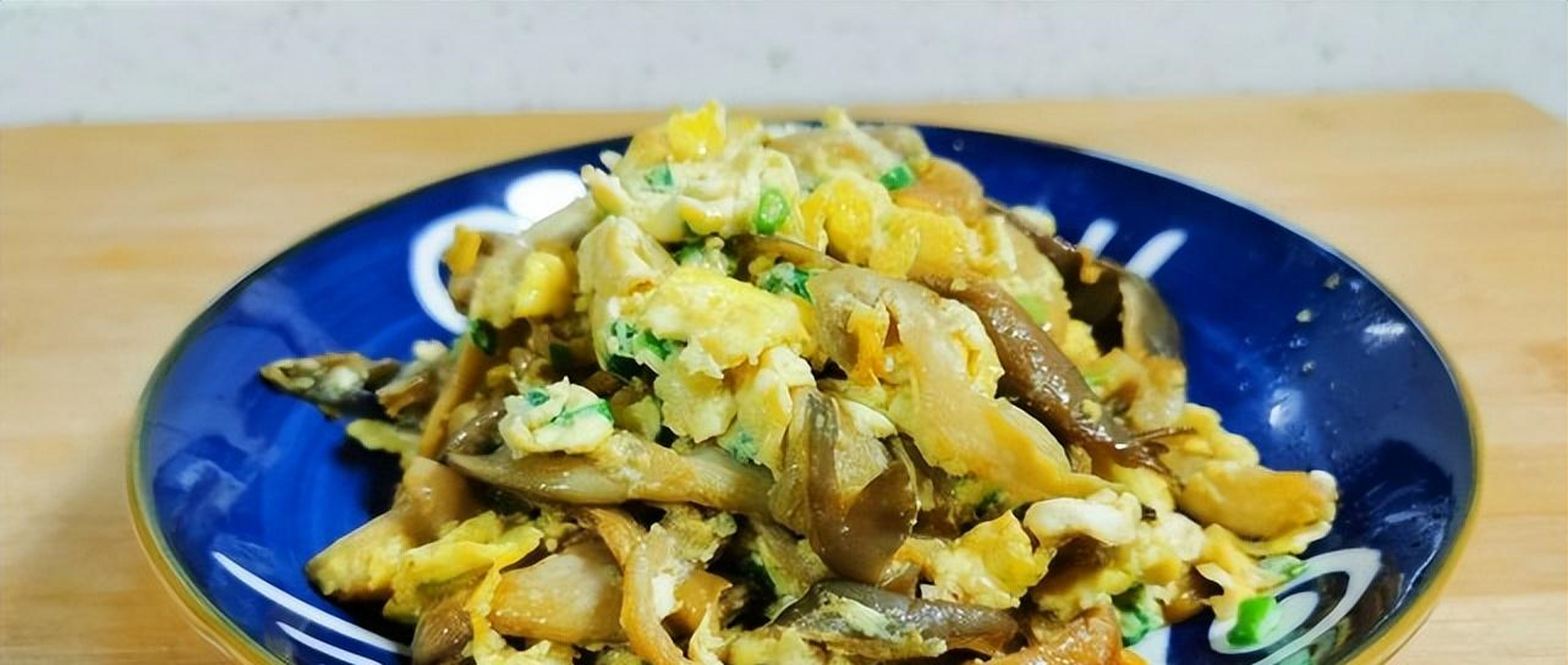 现在的天气一天比一天冷,现如今的气候比较干燥,与炎