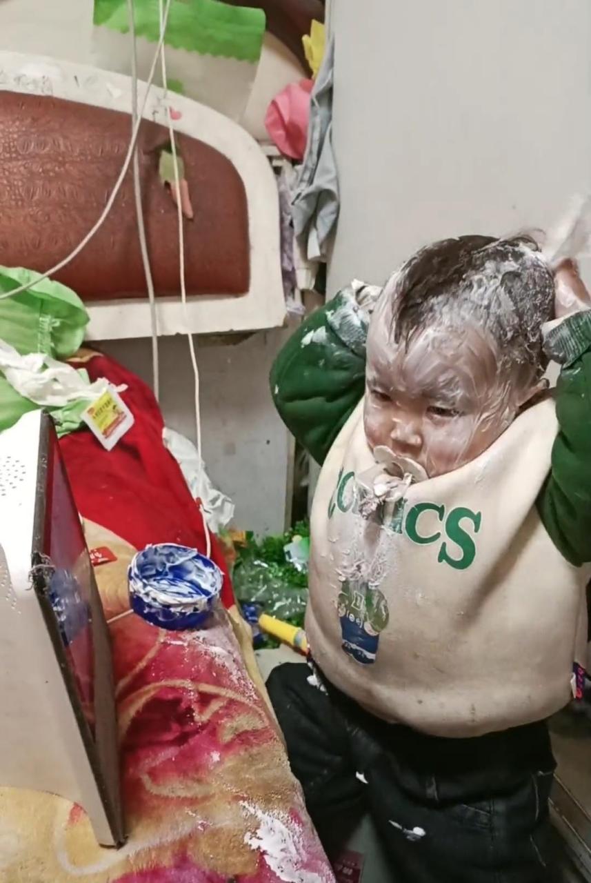 网友:可爱的人类幼崽啊[捂脸] #搞笑趣味图