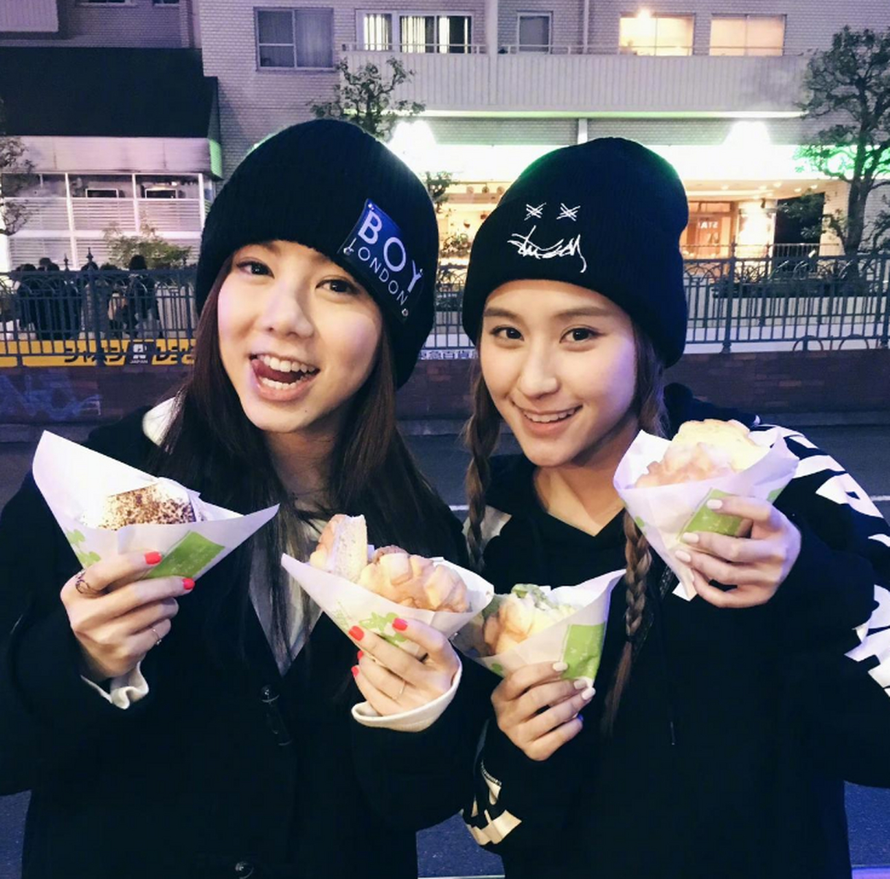 有一种闺蜜情叫邓紫棋和何超莲.