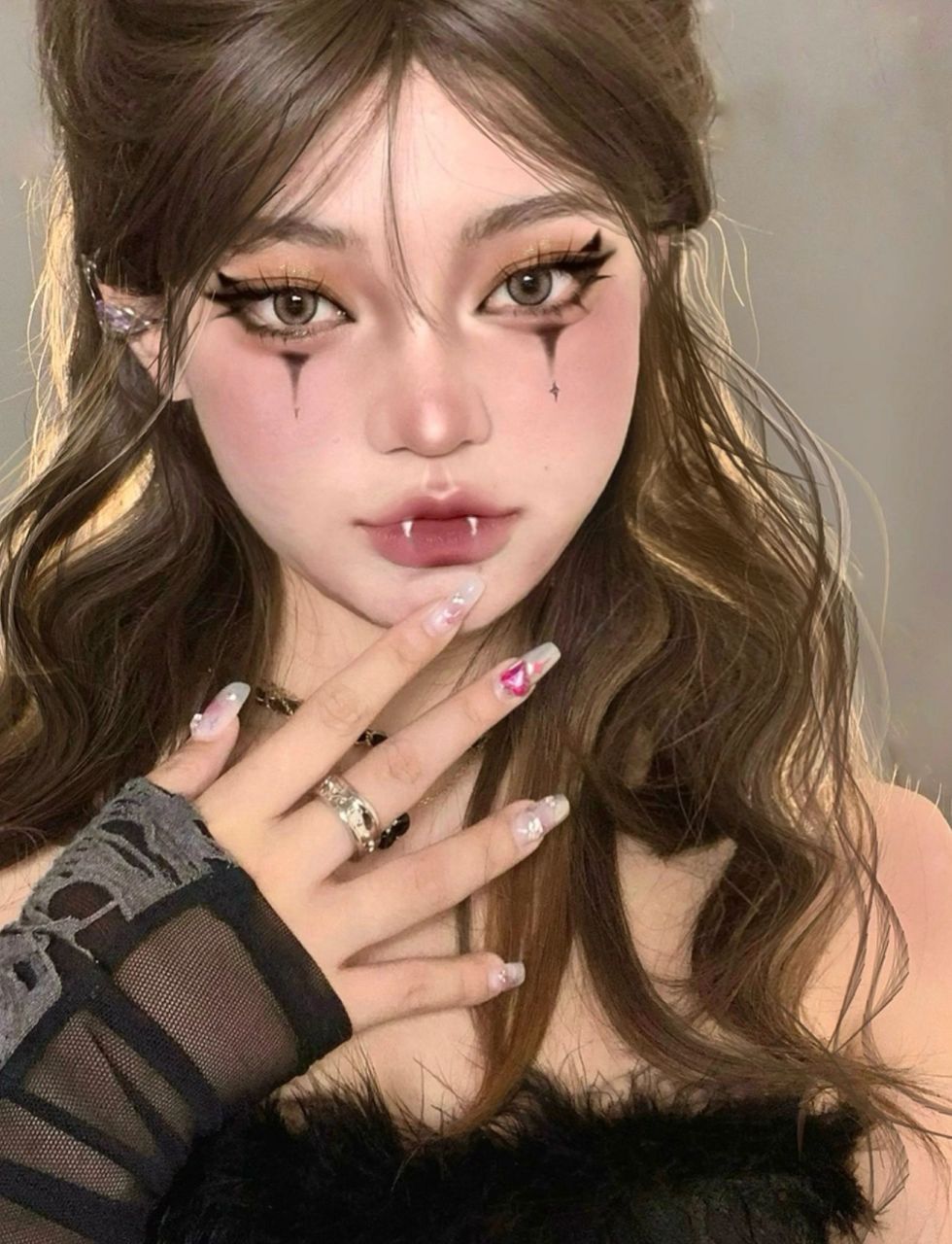 万圣节小恶魔拽姐妆容甜御金棕猫眼小烟熏 好上手的新手万圣节妆容 画