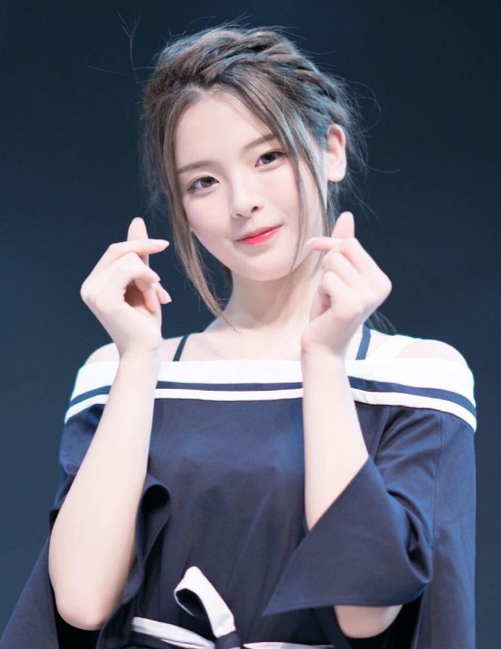 杨超越为什么演技那么烂,还有好资源傍身呢? 原因是她的锦鲤体质!