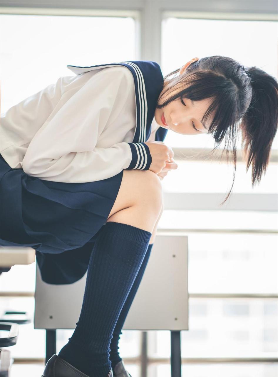 清新唯美的校服女孩摄影写真