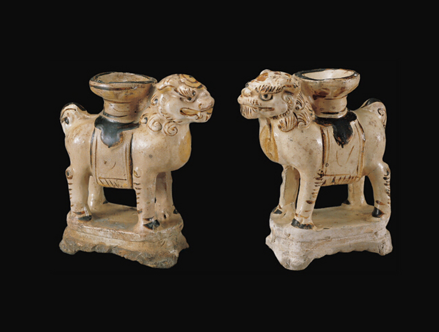 陶瓷业在这一时期,整体呈现出粗犷豪放的特点,尤其