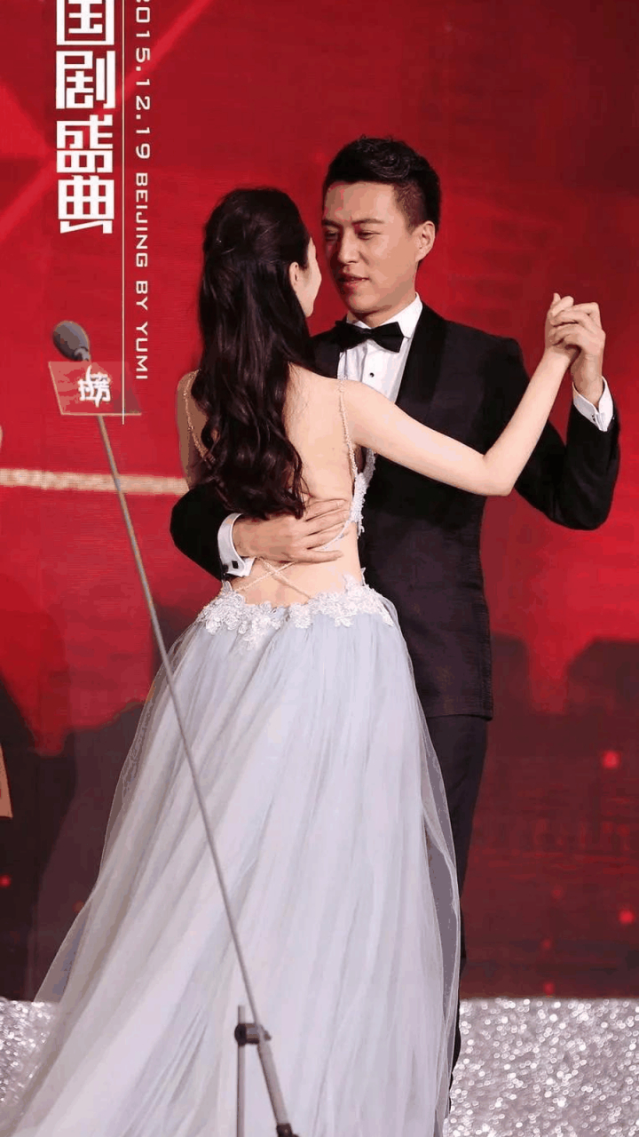 靳东,宋轶昔日同框跳舞,男才女貌,男帅女靓,两人超般配!