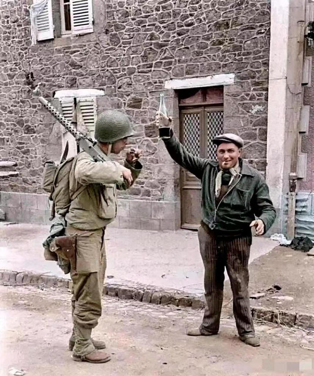 1944年6月,法国!盟军在诺曼底成功登陆!