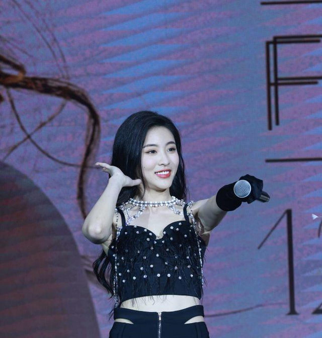 孙芮从snh48毕业后首场生日会 唱响个人ep同名主打歌