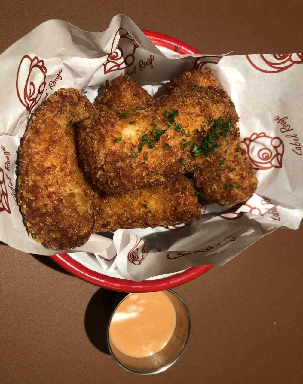 goosebump鸡皮士,名字很洋气,店铺装修就像个bar,很带感很年轻化,喜欢