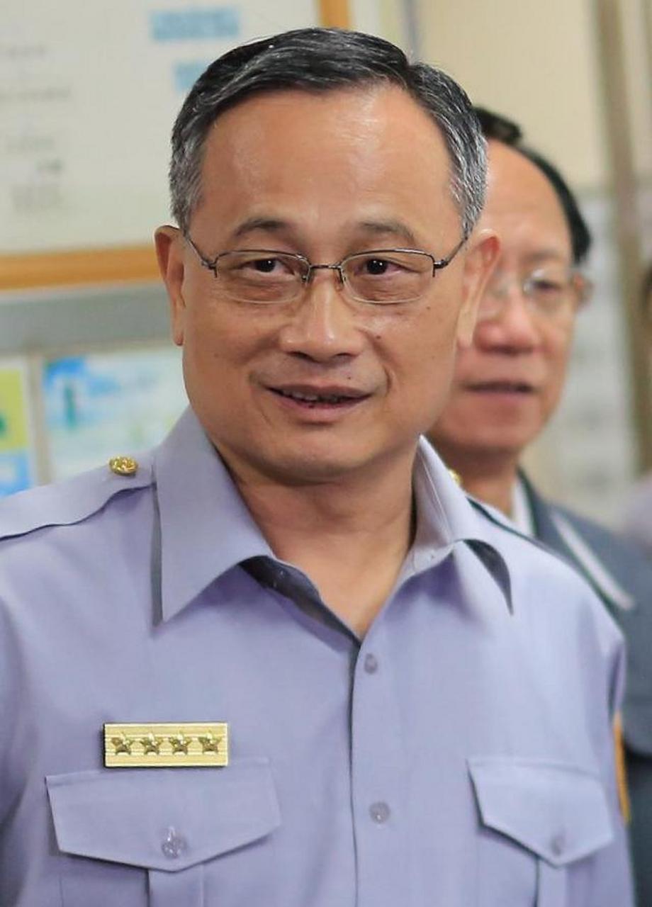 台"警政署长"酒驾却调任升官,引来基层百姓议论】 据台媒报道  有酒驾