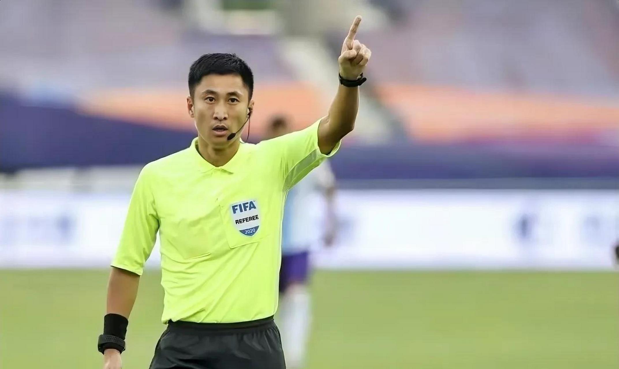 出意外,随着高洪波兼任裁判部长,这几名裁判执法会有以下变化  4,马宁