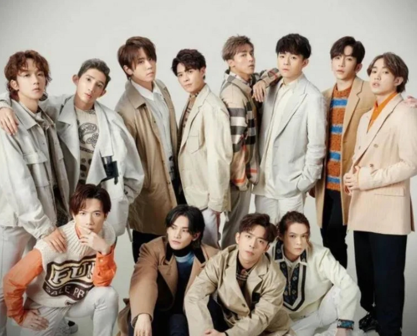 香港男团mirror成员邱士缙在23日发文向林俊杰道歉