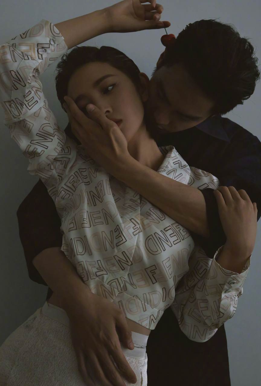 张若昀和唐艺昕的《gq》二人大片看起来好淫荡.