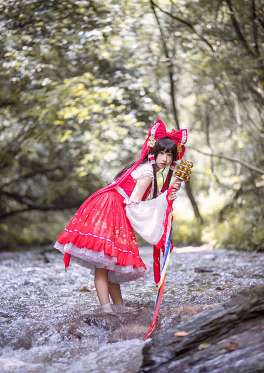 cos show#《东方project》第一位女主角"博丽灵梦"是一部精美的视觉