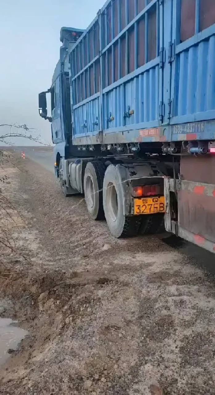 我没开过大车,车牌挂在这个位置可以吗? [大笑][大笑]#搞笑