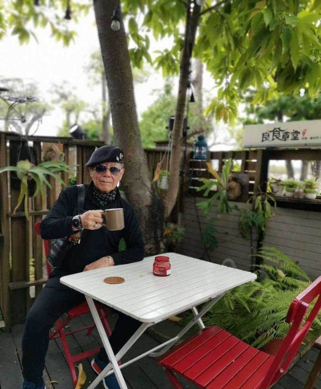 据台媒报道,知名导演张鹏翼因癌症去世,享年80岁.