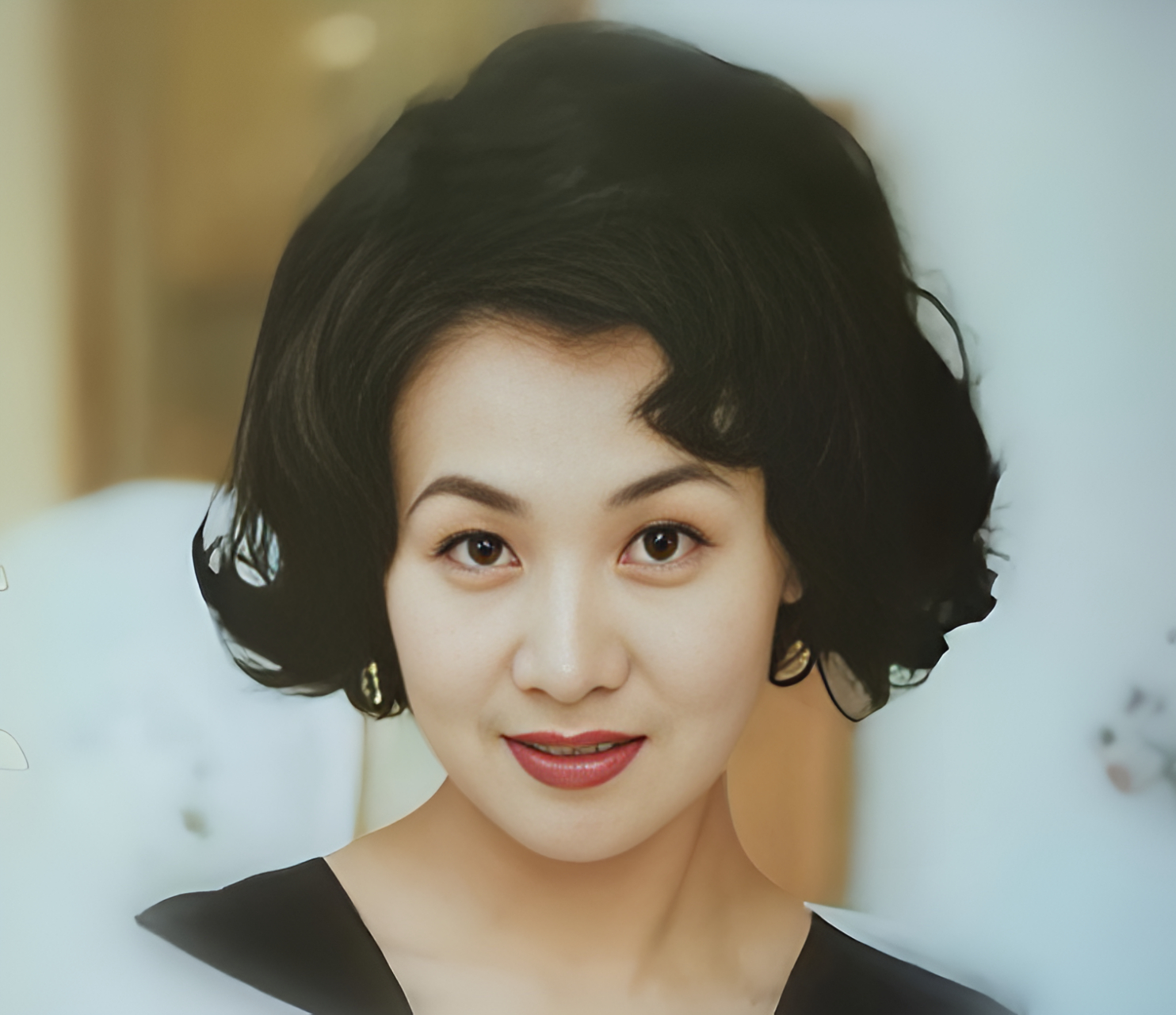 1998年,李媛媛刚刚过了37岁生日,因拍摄《香港的故事》而荣获金鹰视后