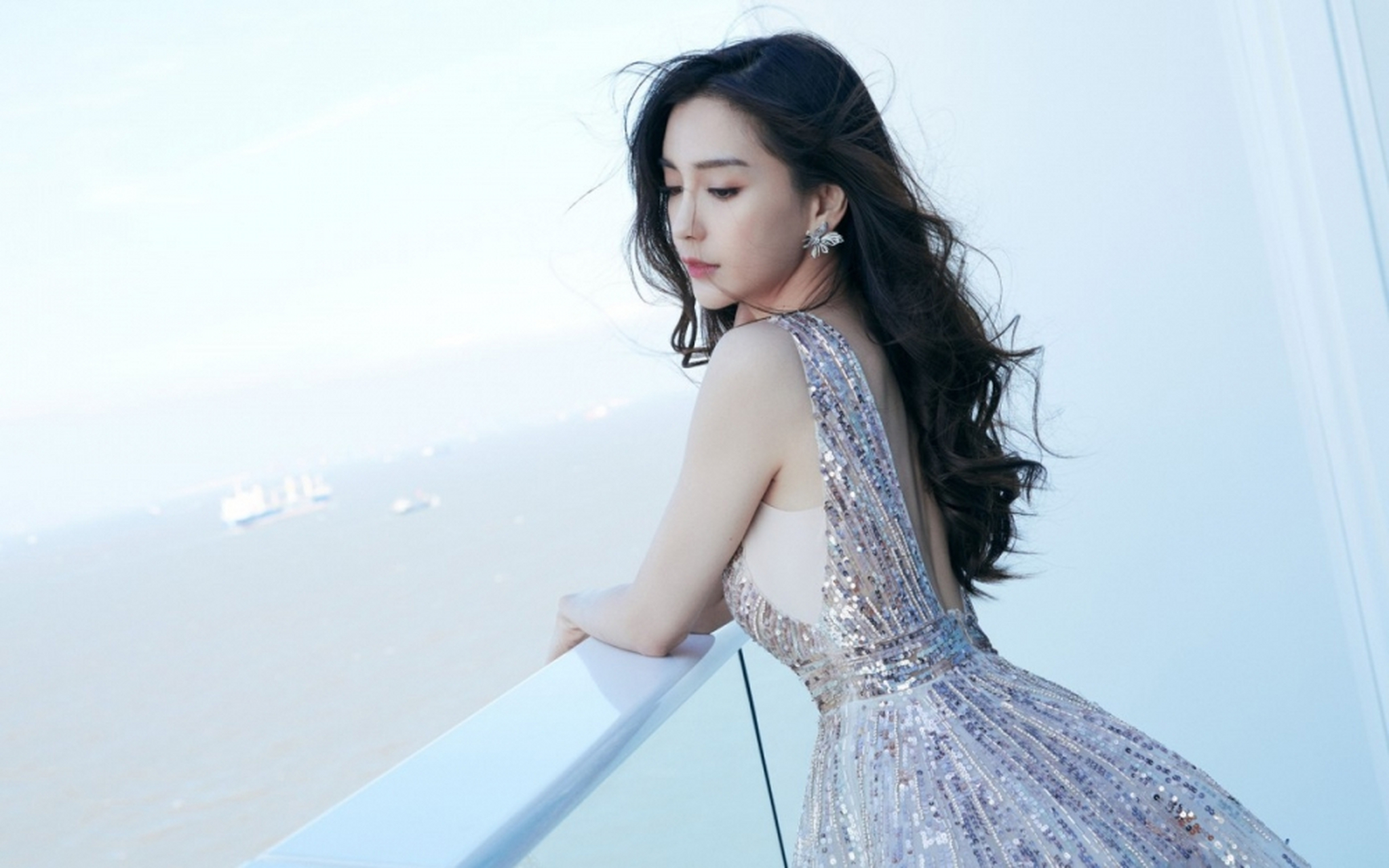 angelababy深v性感吊带长裙靓丽写真