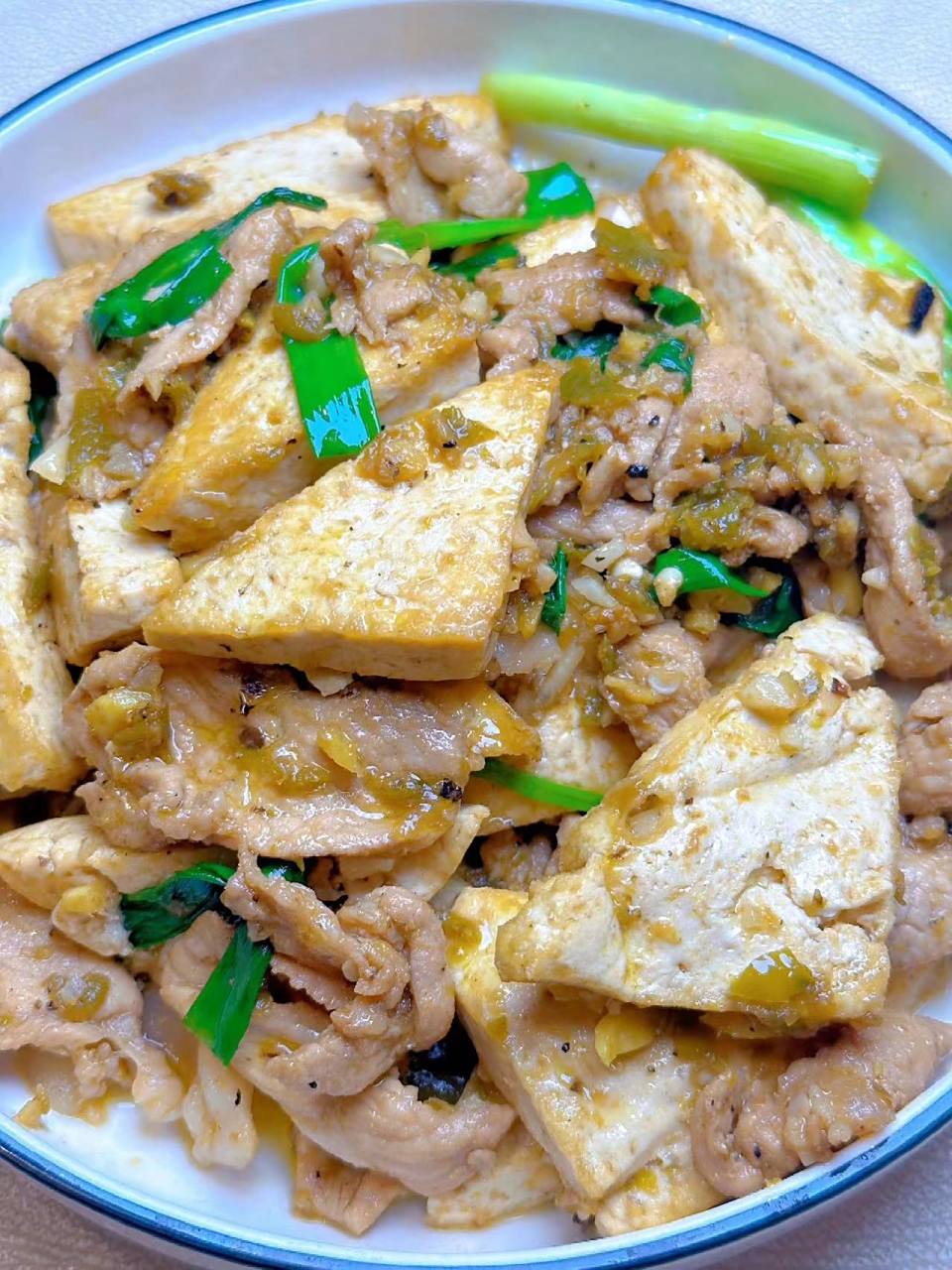 学会狂干几碗饭,香煎豆腐小炒肉  香蕉豆腐小炒肉,太适合夏天的一道菜