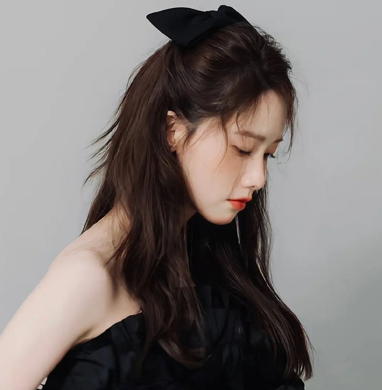 骨感清秀,极致美颜的#林允儿# 一双爱笑的眼睛,甜美的笑容,一笑心都化