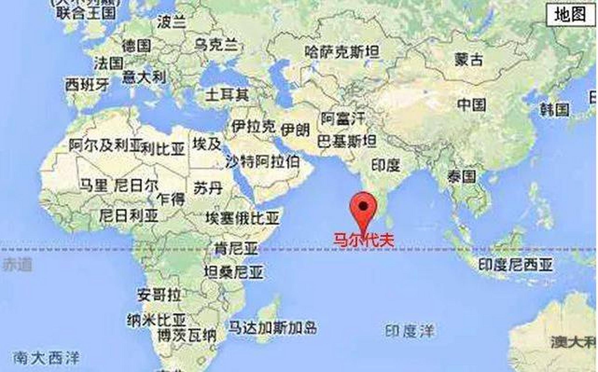 马尔代夫以旅游业和航运业为生,全国45%的人口都挤在这一个岛上.