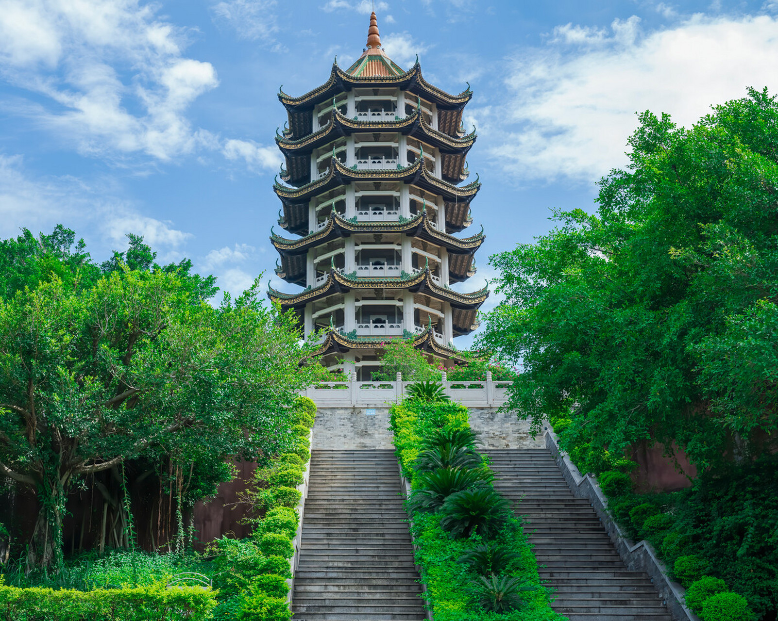 十八罗汉山森林公园位于广州南沙大岗镇,是国家3a级旅游景点.