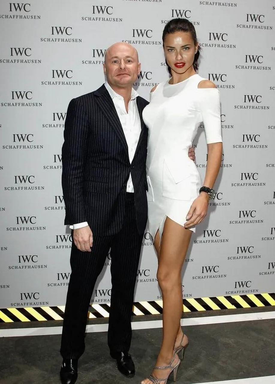 gif创作人# 巴西超模阿德瑞娜-利玛性感白裙亮相活动,唯美的身姿桶挝