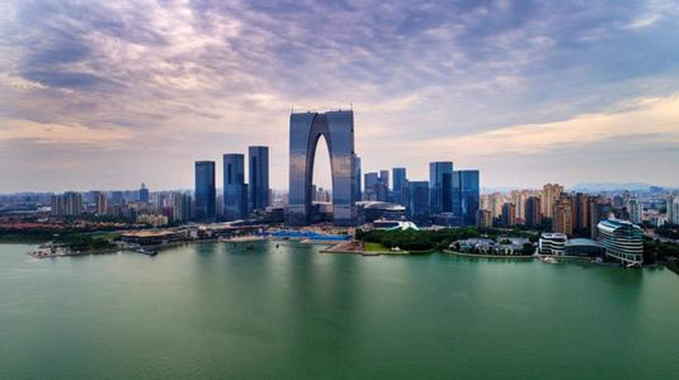 网络评选的中国十大最美城市,你最喜欢哪一座: 第10,青岛;  第9, 三亚