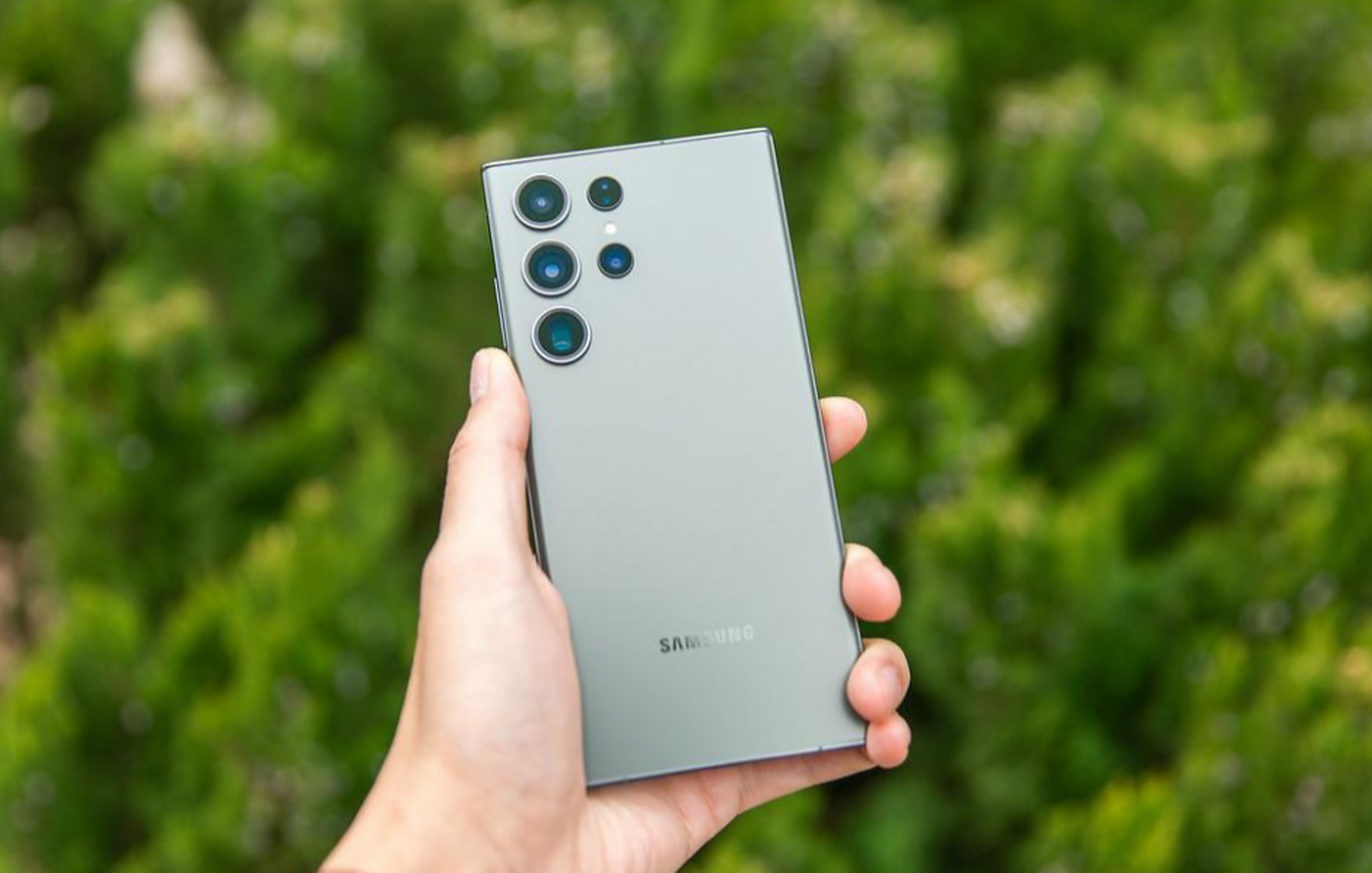 8英寸第二代动态amoled显示屏,有超高分辨率,还有ltpo 2.