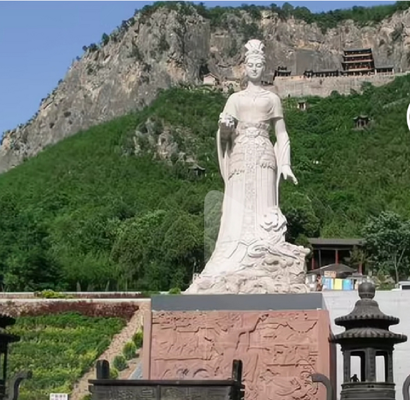 河南郸城的女娲雕像vs四川的雕像