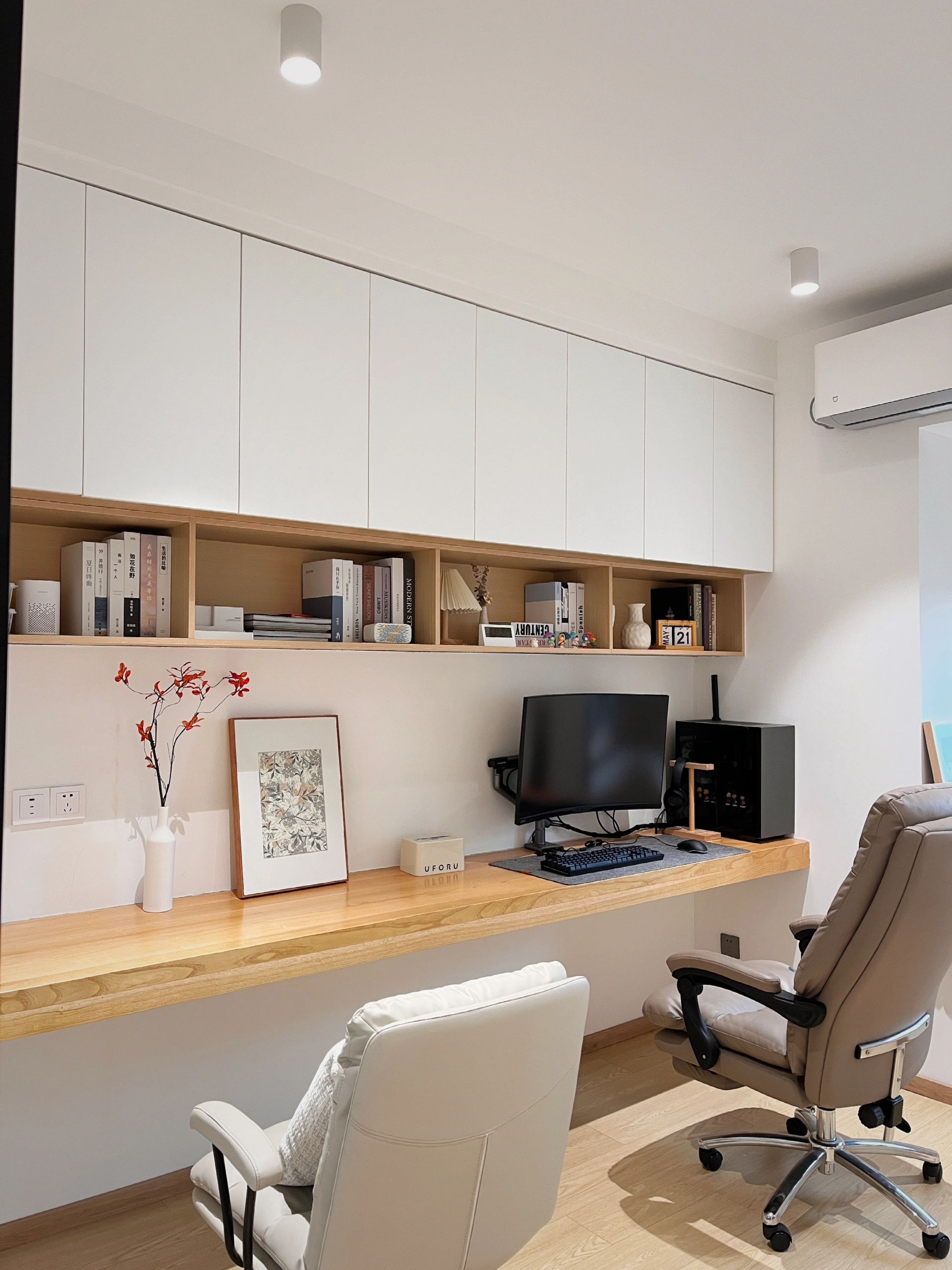 太满意我家书房的设计了~ 书房尺寸是3m*3m 书桌固定方式是在