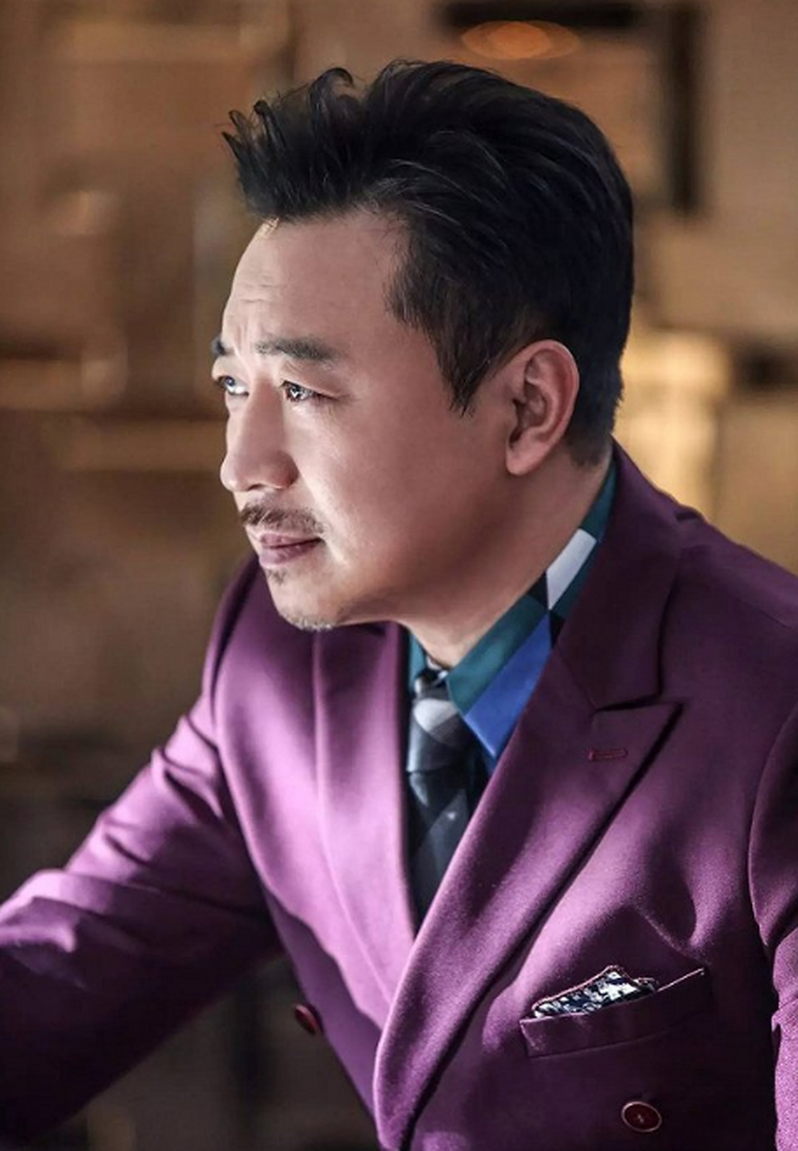 他被称为"上戏的爹",演员张晞临,虽然不夺眼球,但是不可或缺的绿叶.