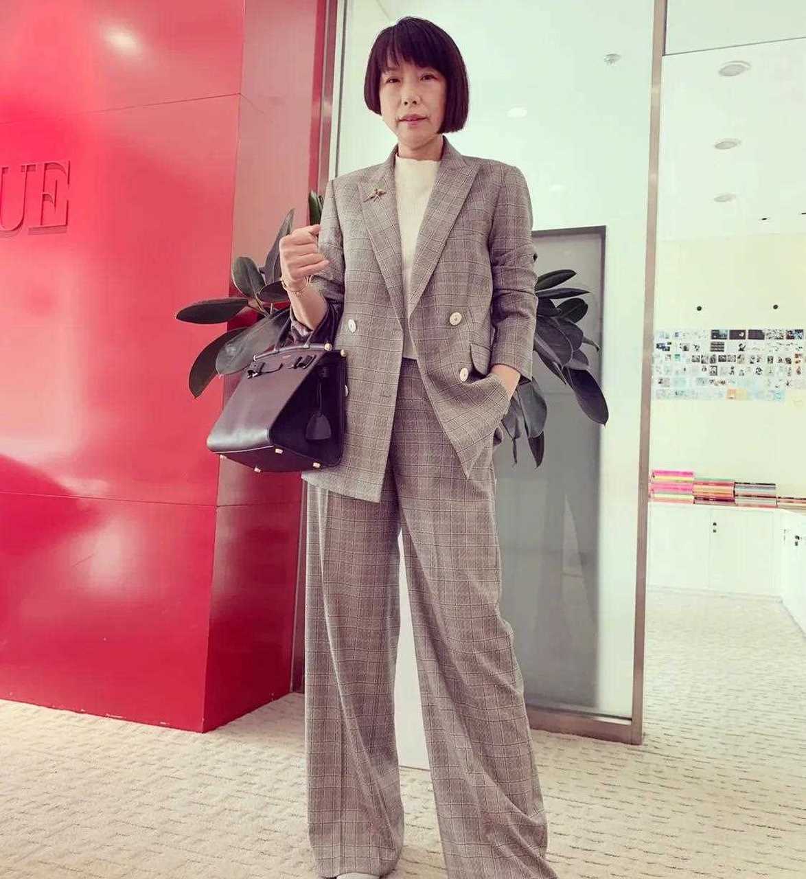 国内引领潮流的,现实版的时尚"女魔头"张宇,vogue的主编,合作了很多