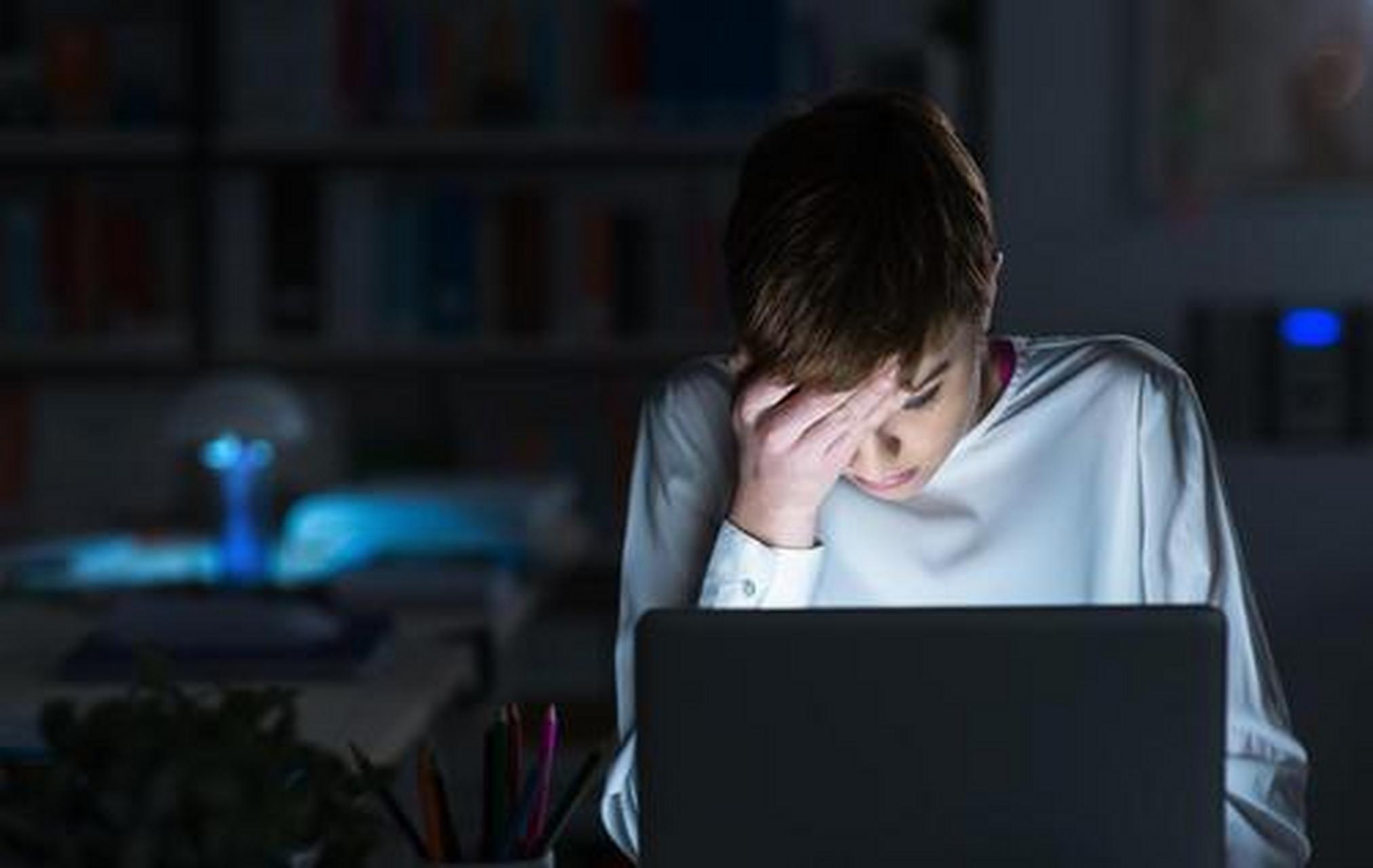 1.通宵熬夜加班. 2.动不动就发脾气. 3.经常吃药或乱吃药. 4.