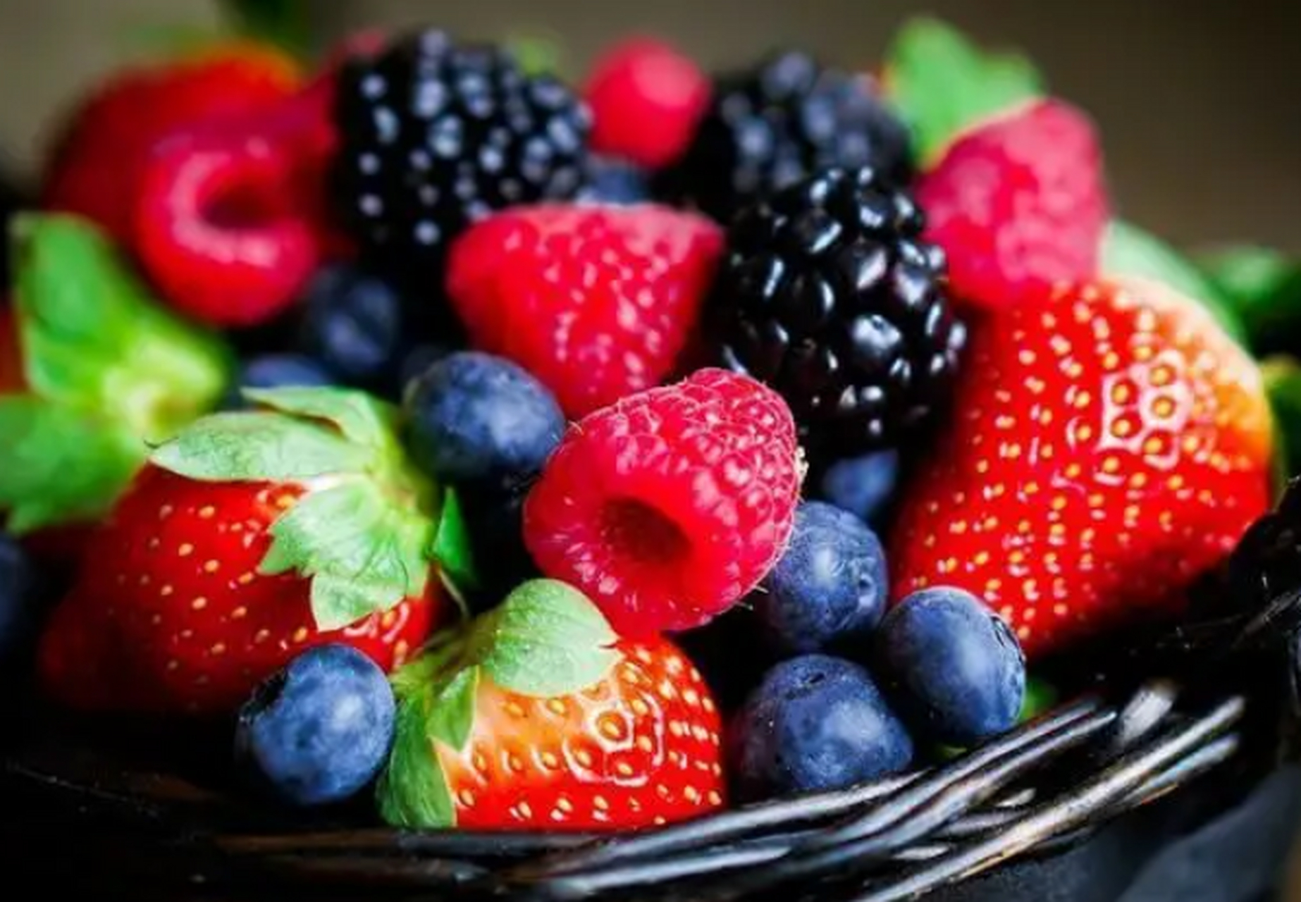 以下六种春季水果,为您的春天养生增添更多美味  1,杨梅——滋润肝脏,