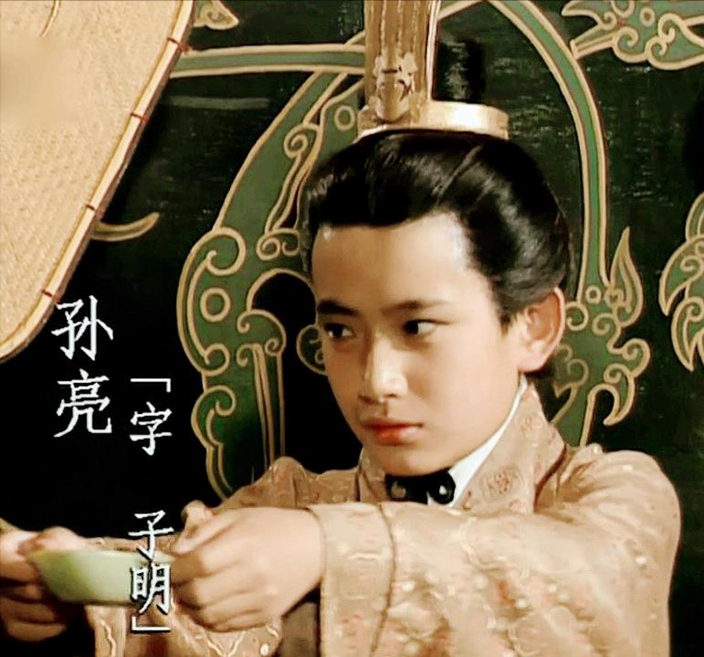 三国时期,14岁的东吴皇帝孙亮在皇宫花园,突然想吃蜂蜜浸生梅.