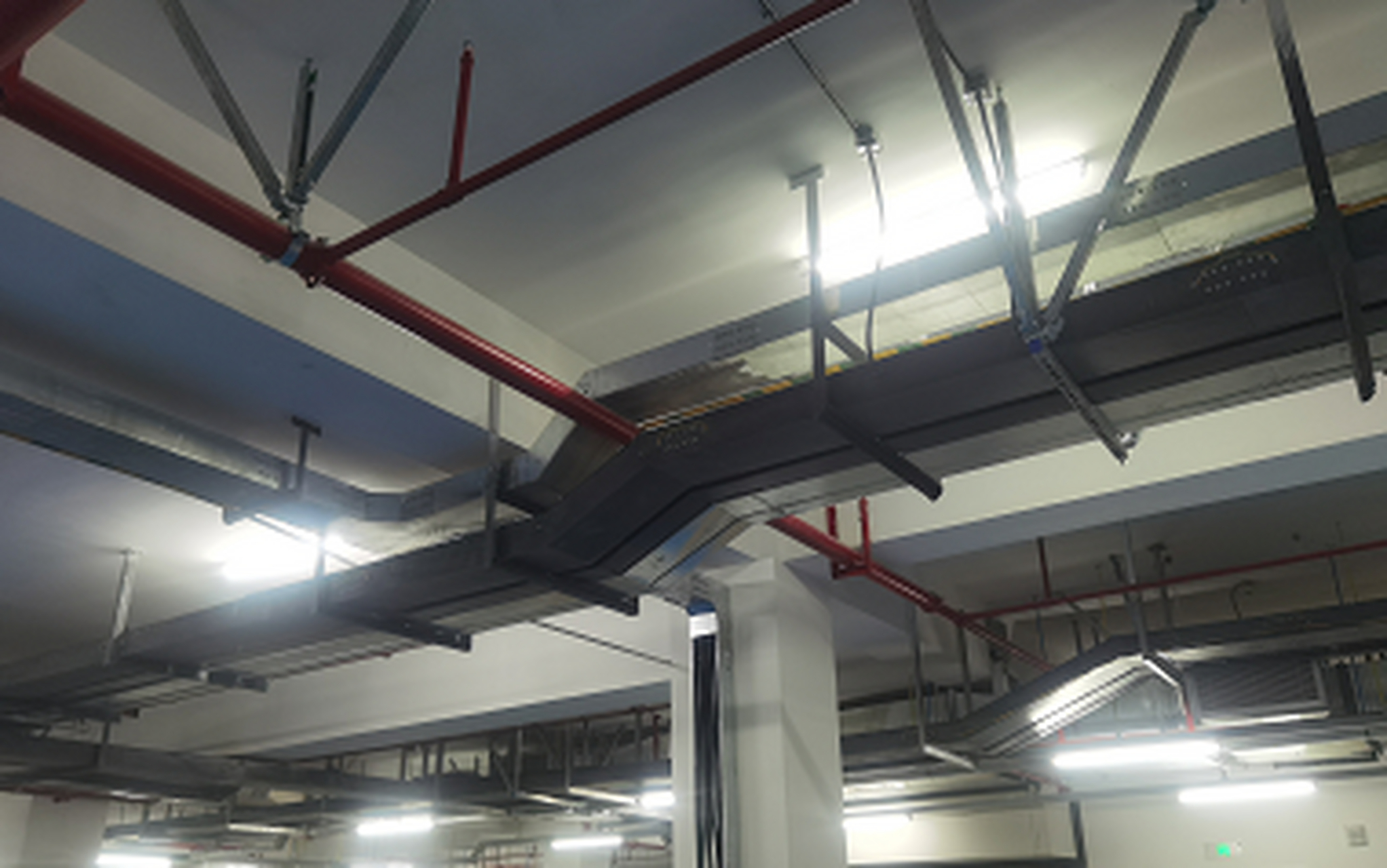 2,处理费用低,相比其他涂镀处理的电缆桥架,它的费用比较低.