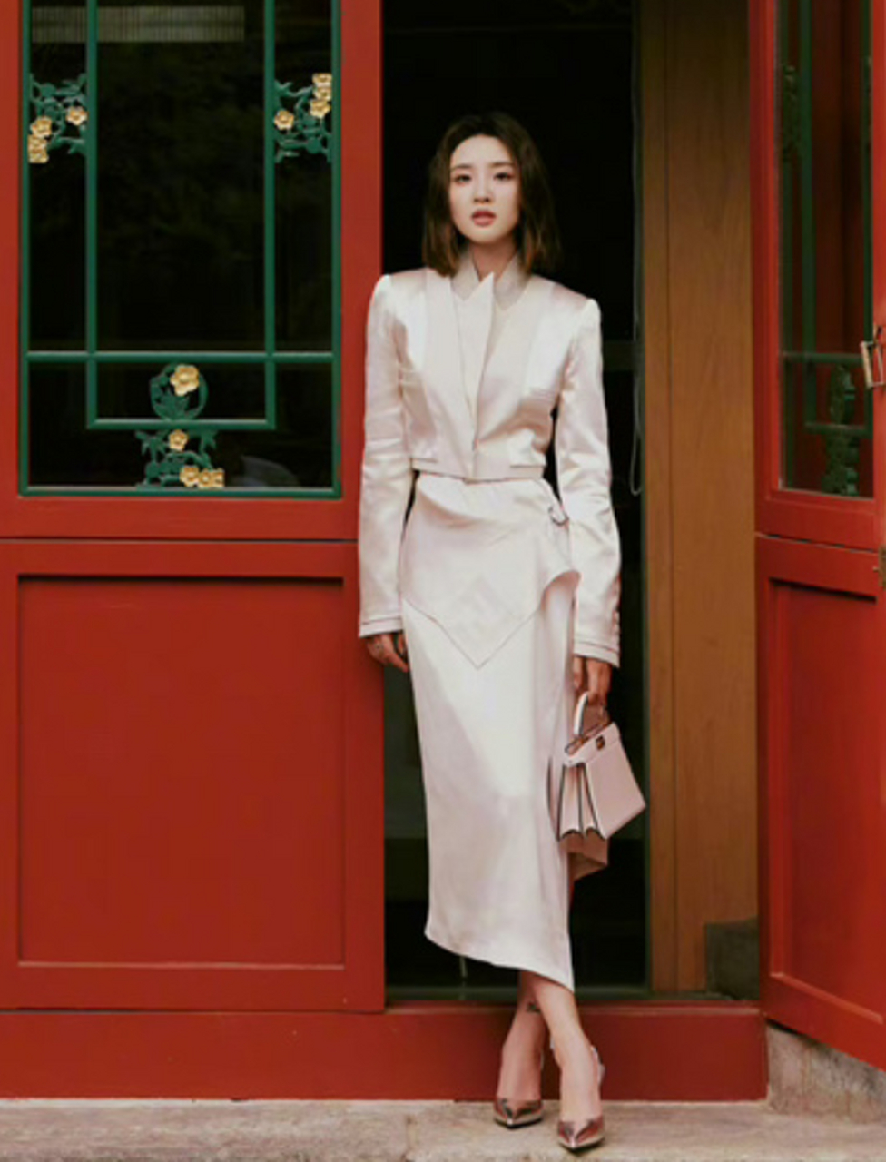 唐艺昕纹身火上热搜!